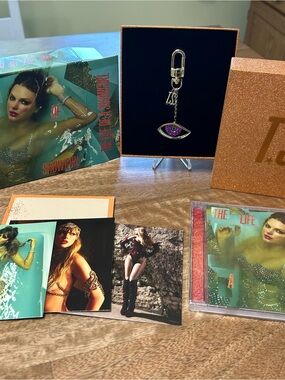 Sweat and Vanilla Taylor Swift The Life of a Showgirl Collector’s Set